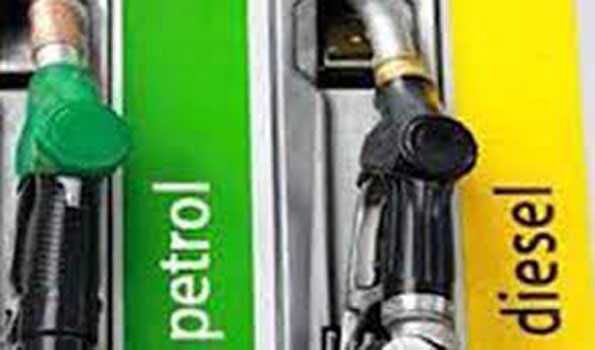 मिली राहत- पेट्रोल 10 और डीजल 5 रुपए सस्ता, नई कीमतें रात से लागू