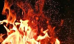 बुटीक में आग लगने से लाखों रुपए के कपड़े हुए राख बुटीक में आग लगने से लाखों रुपए के कपड़े हुए राख