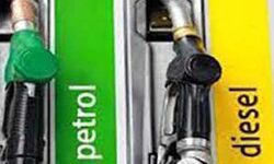 मिली राहत- पेट्रोल 10 और डीजल 5 रुपए सस्ता, नई कीमतें रात से लागू मिली राहत- पेट्रोल 10 और डीजल 5 रुपए सस्ता, नई कीमतें रात से लागू