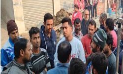 असामाजिक तत्वों की करतूत, मंदिर में फेंका गोबर, ग्रामीणों का हंगामा असामाजिक तत्वों की करतूत, मंदिर में फेंका गोबर, ग्रामीणों का हंगामा