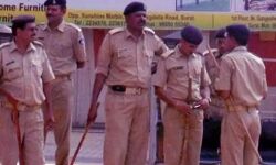 साथी कांस्टेबलों ने कमरे पर बुलाये सिपाही को नंगा कर पीटा