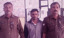 पुलिस मुठभेड़ के बाद 25 हजार का इनामी चूहा गिरफ्तार पुलिस मुठभेड़ के बाद 25 हजार का इनामी चूहा गिरफ्तार