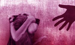 दांत निकलवाने गई महिला से डॉक्टर ने किया रेप-बनाया अश्लील वीडियो दांत निकलवाने गई महिला से डॉक्टर ने किया रेप-बनाया अश्लील वीडियो