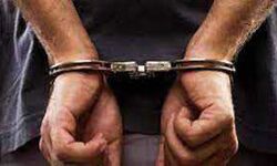 हथियार बनाने की फैक्ट्री में पुलिस ने मारा छापा दाे गिरफ्तार