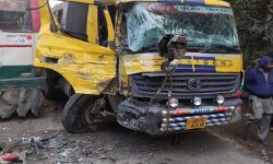 रोडवेज बस और डंपर की भिड़ंत में दोनों वाहन क्षतिग्रस्त, यात्री चोटिल रोडवेज बस और डंपर की भिड़ंत में दोनों वाहन क्षतिग्रस्त, यात्री चोटिल