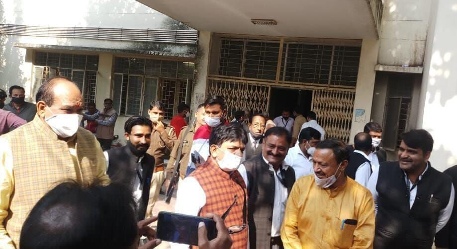 मंत्री कपिलदेव पर 2 मामलों में हुए आरोप तय मंत्री कपिलदेव पर 2 मामलों में हुए आरोप तय