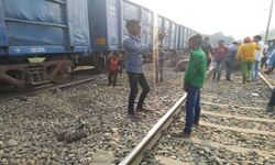 मालगाड़ी की 21 बोगी पलटीं- ये रेल मार्ग हुए बाधित मालगाड़ी की 21 बोगी पलटीं- ये रेल मार्ग हुए बाधित