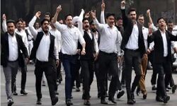 CM से नहीं मिलने देने पर वकीलों में उबाल-बोले दिखाएंगे काले झंडे CM से नहीं मिलने देने पर वकीलों में उबाल-बोले दिखाएंगे काले झंडे