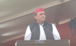 मुख्यमंत्री अगर पलायन ना करते तो हमारे पांच साल खराब ना होते- अखिलेश मुख्यमंत्री अगर पलायन ना करते तो हमारे पांच साल खराब ना होते- अखिलेश