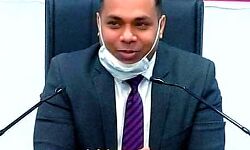 DM ने रोका दर्जनभर अधिकारियों को वेतन DM ने रोका दर्जनभर अधिकारियों को वेतन