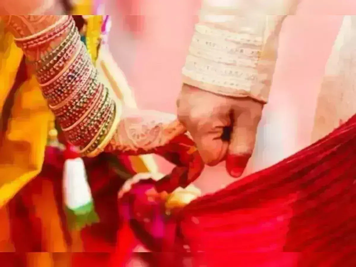 पहली पत्नी के रहते Ex-MLA के बेटे ने रचाई दूसरी शादी-हुआ बखेडा पहली पत्नी के रहते Ex-MLA के बेटे ने रचाई दूसरी शादी-हुआ बखेडा