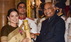 1947 की आजादी को भीख बताने वाली पदमश्री कंगना का पुतला फूंका 1947 की आजादी को भीख बताने वाली पदमश्री कंगना का पुतला फूंका