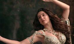 बोल्ड अंदाज में दिखाई दी नोरा फतेही- फैंस ने दिल थामकर देखीं फोटो बोल्ड अंदाज में दिखाई दी नोरा फतेही- फैंस ने दिल थामकर देखीं फोटो