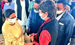 मायावती से मिलने उनके घर पहुंची प्रियंका