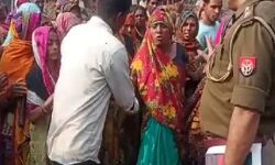 दूसरी शादी करने से नाराज बेटी को बाप ने मारकर लटकाया दूसरी शादी करने से नाराज बेटी को बाप ने मारकर लटकाया