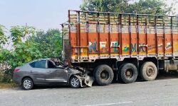 कोहरे का कहर-खड़े ट्रक में घुसी कार, हो गई कई लोगों की मौत कोहरे का कहर-खड़े ट्रक में घुसी कार, हो गई कई लोगों की मौत