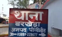 संगीनों के साए में दुष्कर्म पीड़िता का अंतिम संस्कार-छात्रों ने किया हाईवे जाम संगीनों के साए में दुष्कर्म पीड़िता का अंतिम संस्कार-छात्रों ने किया हाईवे जाम