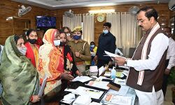 उपमुख्यमंत्री ने अपने आवास पर जनता दर्शन में सैकडों लोगो से की मुलाकात