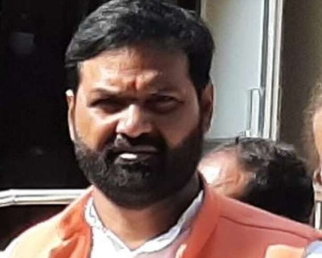 भाजपा नेता ने मांगी चिकित्सक से 10 लाख की रंगदारी-वीडियो वायरल भाजपा नेता ने मांगी चिकित्सक से 10 लाख की रंगदारी-वीडियो वायरल