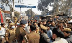 बैंकटहॉल में दूल्हे की भांजी की दुष्कर्म के बाद हत्या-आरोपी को किया अधमरा बैंकटहॉल में दूल्हे की भांजी की दुष्कर्म के बाद हत्या-आरोपी को किया अधमरा