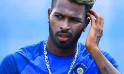 हार्दिक पंड्या के पास मिलीं 5 करोड़ की 2 घड़ियां हार्दिक पंड्या के पास मिलीं 5 करोड़ की 2 घड़ियां