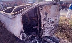 ट्रैक्टर से टक्कर के बाद चलती कार बनी आग का गोला-जिंदा जला ट्रैक्टर से टक्कर के बाद चलती कार बनी आग का गोला-जिंदा जला