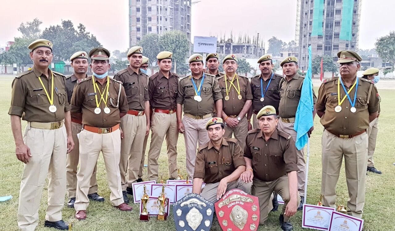 वार्षिक शूटिंग में शामिल होने गई मुजफ्फरनगर पुलिस टीम ने बटोरे ईनाम