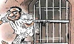 जेल से अंधेरे का लाभ उठाकर तीन बंदी फरार जेल से अंधेरे का लाभ उठाकर तीन बंदी फरार