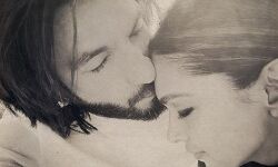 एक्टर रणवीर ने किये दर्जनभर फोटो शेयर- अभिनेत्री की किस करते आये नजर