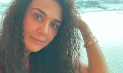 अभिनेत्री बनी जुड़वा बच्चों की मां- जन्में बेटा और बेटी के बताये नाम