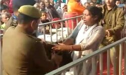 PM को काला झंडा दिखाकर सुर्खियों में आई सपा नेत्री भेजी जेल PM को काला झंडा दिखाकर सुर्खियों में आई सपा नेत्री भेजी जेल