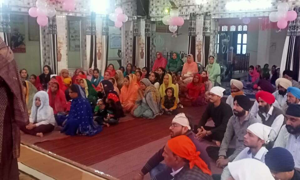 गुरु नानक देव के प्रकाशोत्सव पर सजा दीवान, हुए शब्द कीर्तन