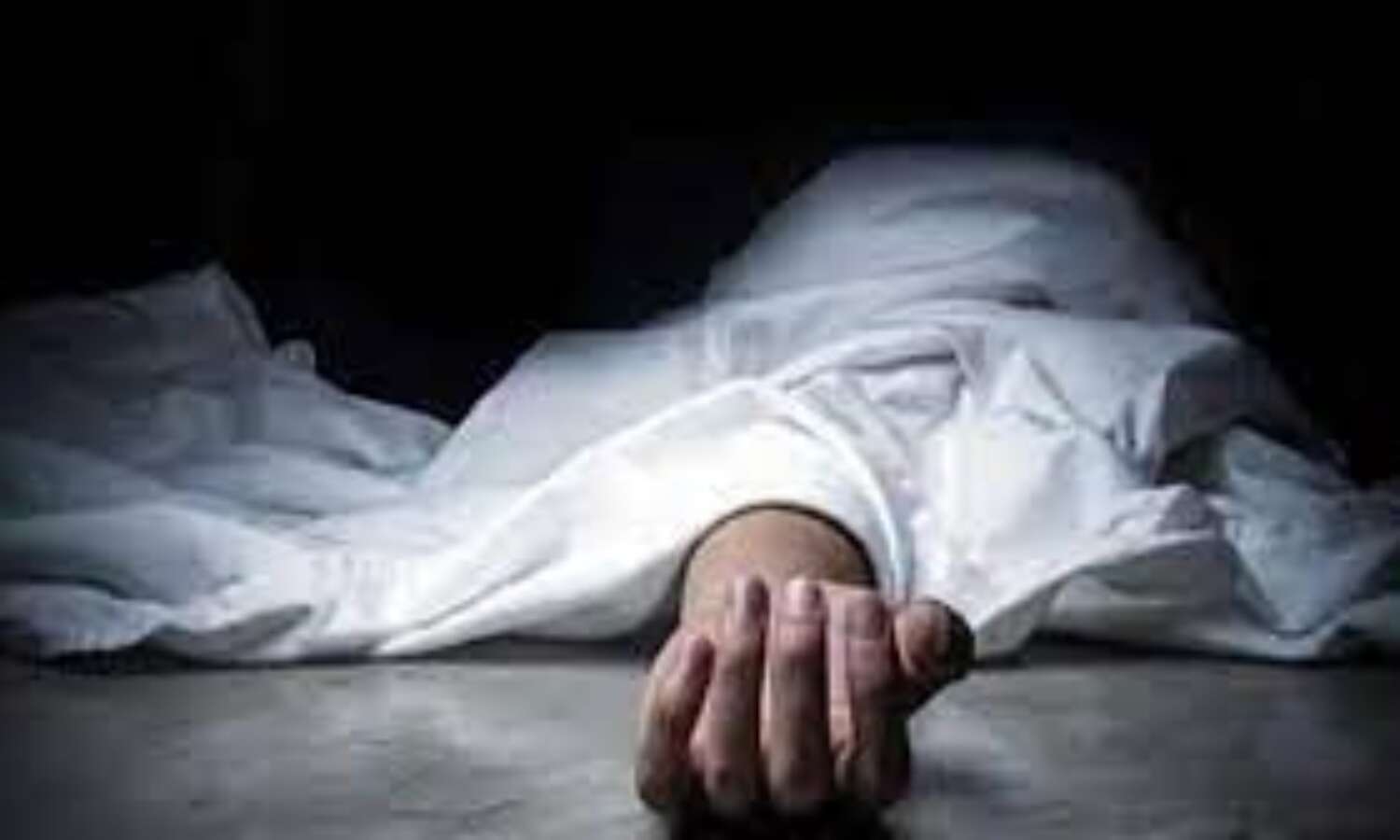हमले में दो पुलिस अधिकारियों की मौत- कई घायल