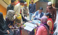 वोट ही सबसे बड़ा हथियार है- शौकत अंसारी वोट ही सबसे बड़ा हथियार है- शौकत अंसारी