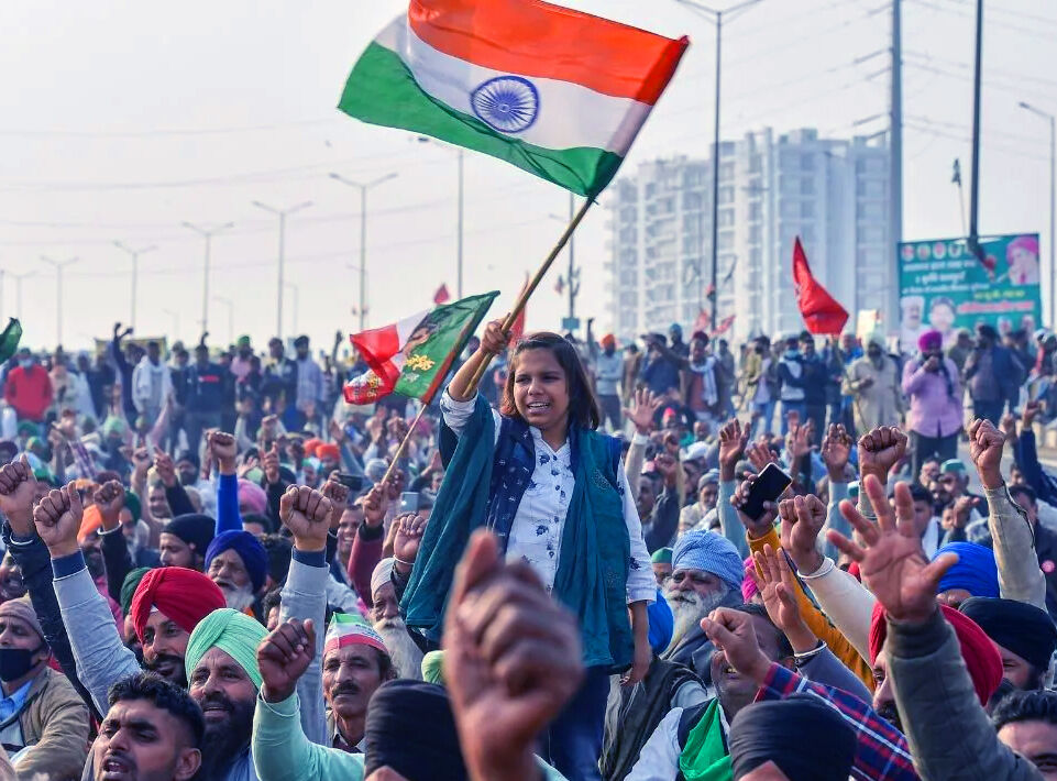 ठेठ देहाती भाषा के बीच शुरू हुआ अंग्रेजी में भाषण-पसर गया सन्नाटा