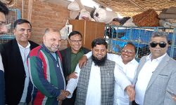 गाज़ीपुर मुर्गा मंडी पहुंचे सदर फहीम कुरैशी - कारोबारियों को दिया भरोसा