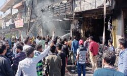 मोबिल आयल की आग से धधकी दुकान-जिंदा जल गए तीन इंसान मोबिल आयल की आग से धधकी दुकान-जिंदा जल गए तीन इंसान