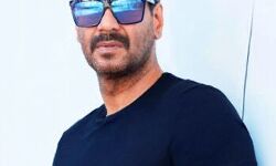 फोटो में बातचीत करते दिखें अभिनेता- अजय देवगन ने किया अक्षय का धन्यवाद फोटो में बातचीत करते दिखें अभिनेता- अजय देवगन ने किया अक्षय का धन्यवाद