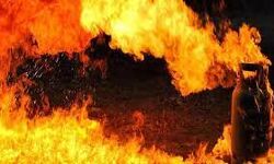 LPG सिलेंडर में विस्फोट - महिला की मौत अन्य घायल LPG सिलेंडर में विस्फोट - महिला की मौत अन्य घायल