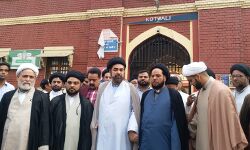 थाने पहुंचे मौलाना-वसीम रिजवी के खिलाफ कराया मुकदमा दर्ज थाने पहुंचे मौलाना-वसीम रिजवी के खिलाफ कराया मुकदमा दर्ज