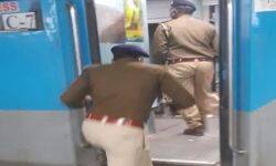 शताब्दी में बम होने की सूचना से मचा हड़कंप-दौडी पुलिस, रोकी गई ट्रेन शताब्दी में बम होने की सूचना से मचा हड़कंप-दौडी पुलिस, रोकी गई ट्रेन