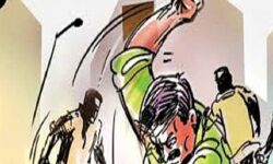 बैंक गार्ड के साथ मारपीट व लूटपाट करते हुए बाइक की चाबी छीनी बैंक गार्ड के साथ मारपीट व लूटपाट करते हुए बाइक की चाबी छीनी