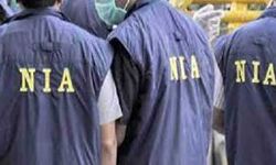 कश्मीर में कई जगह छापेमारी कश्मीर में कई जगह छापेमारी