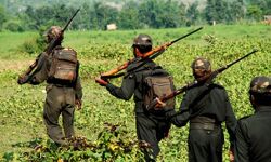 तीन नक्सलियों को किया गया गिरफ्तार तीन नक्सलियों को किया गया गिरफ्तार