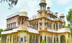 छात्रा को अपशब्द कहना पड़ा भारी-यूनिवर्सिटी ने छात्र किया निलंबित छात्रा को अपशब्द कहना पड़ा भारी-यूनिवर्सिटी ने छात्र किया निलंबित