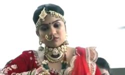 मेकअप और लहंगा पहने हुए परीक्षा देने पहुंची दुल्हन- वीडियो वायरल मेकअप और लहंगा पहने हुए परीक्षा देने पहुंची दुल्हन- वीडियो वायरल