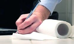 कर्मचारी ने टॉयलेट के पेपर पर लिखकर भेजा बॉस को इस्तीफा कर्मचारी ने टॉयलेट के पेपर पर लिखकर भेजा बॉस को इस्तीफा