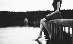 बच्ची ने नदी में लटकाये हुए थे पैर- जब निकाले तो अंगूठा मिला गायब बच्ची ने नदी में लटकाये हुए थे पैर- जब निकाले तो अंगूठा मिला गायब