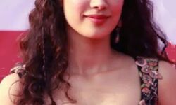 जान्हवी ने फिल्म मिली की शूटिंग पूरी की जान्हवी ने फिल्म मिली की शूटिंग पूरी की