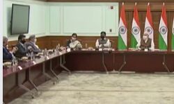 कोरोना से चिंता- RTPCR गुजरात में जरूरी, मुंबई में पैसेंजर क्वॉरेंटाइन कोरोना से चिंता- RTPCR गुजरात में जरूरी, मुंबई में पैसेंजर क्वॉरेंटाइन